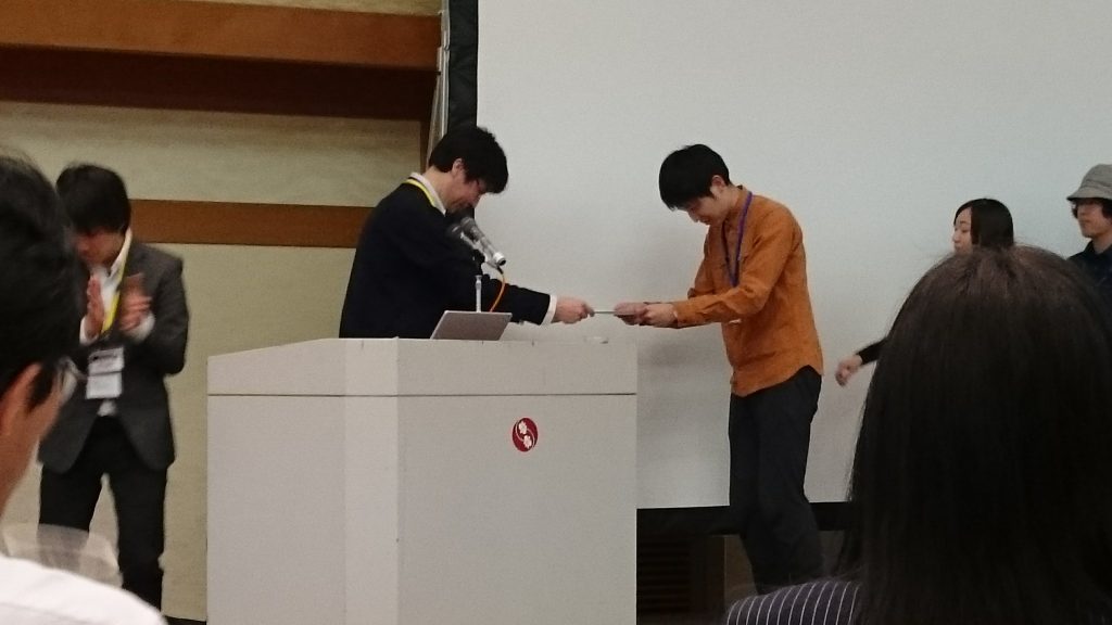 M1の村上聡二郎君が電子情報通信学会DEIM2018で学生プレゼンテーション賞をいただきました